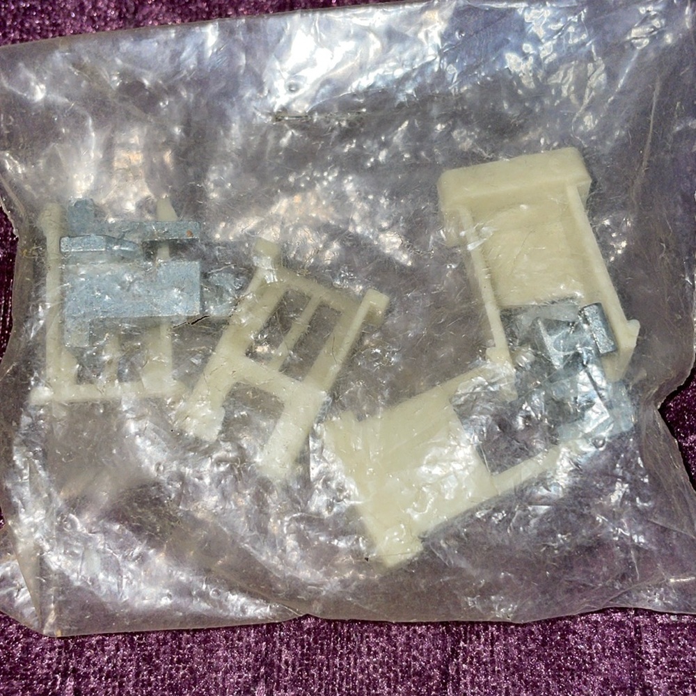 Metal and plastic end pieces not sure what this is for make an offer